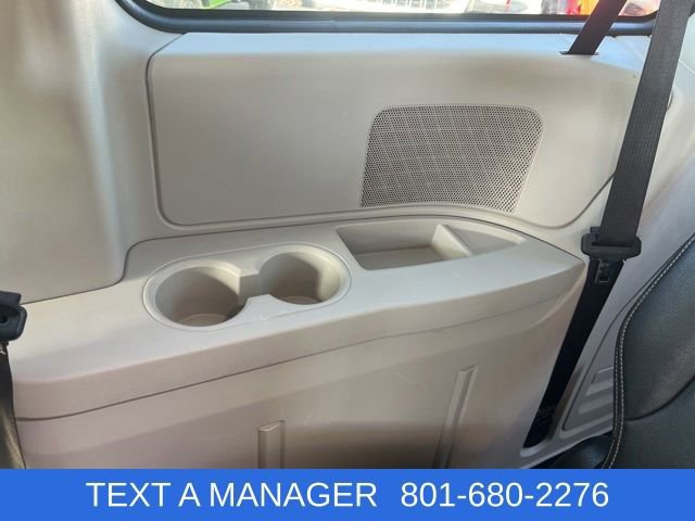 Used 2015 Chrysler Town & Country Touring FWD image 32