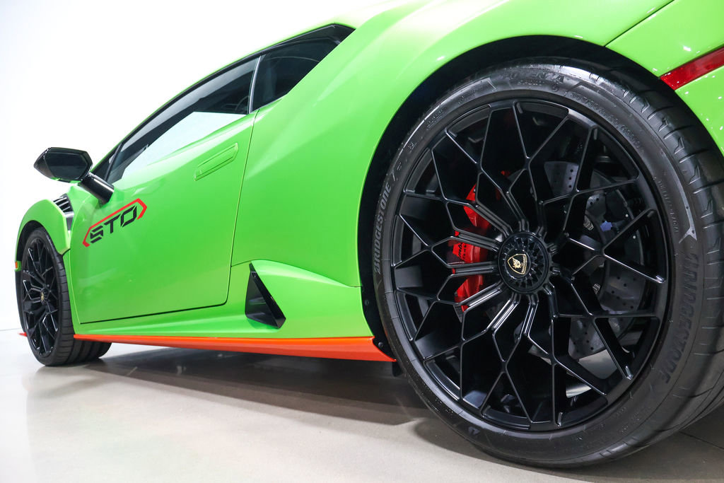Used 2022 Lamborghini Huracan STO image 10