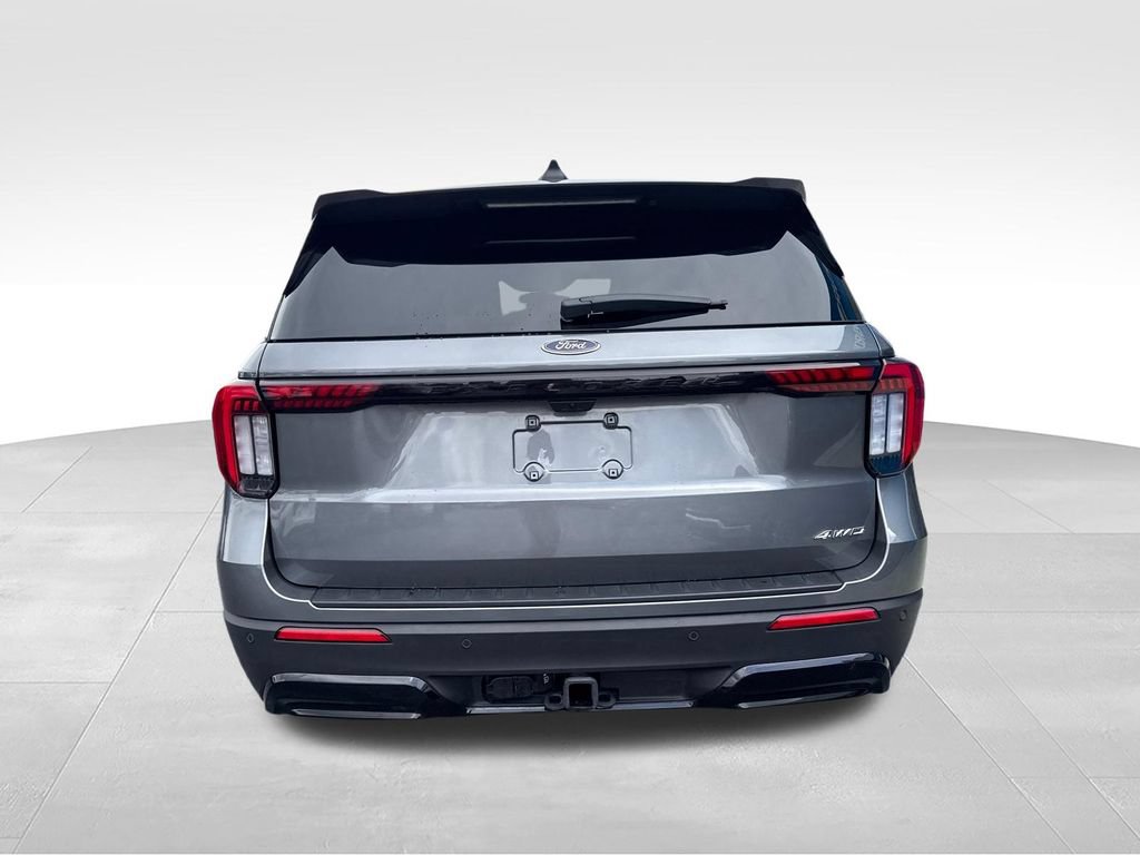 Used 2025 Ford Explorer ST-Line w/ ST-Line Street Pack AWD/4WD image 4