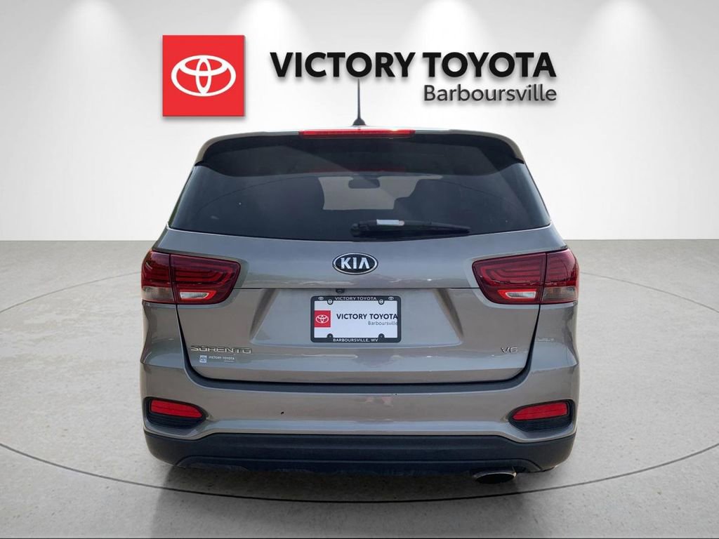 Used 2019 Kia Sorento FWD V6 image 4