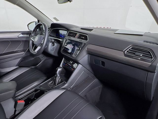 Used 2024 Volkswagen Tiguan SE image 39