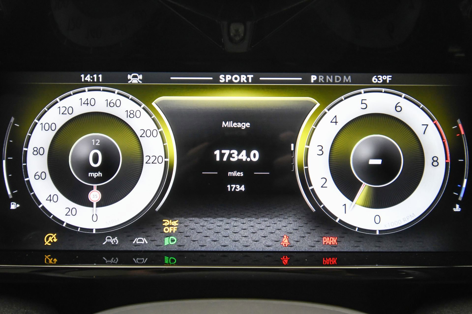 Used 2025 Aston Martin V8 Vantage Coupe image 15