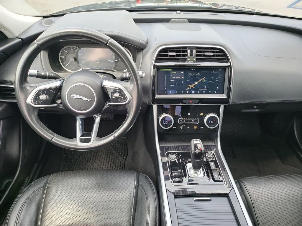 Used 2020 Jaguar XE S RWD image 13