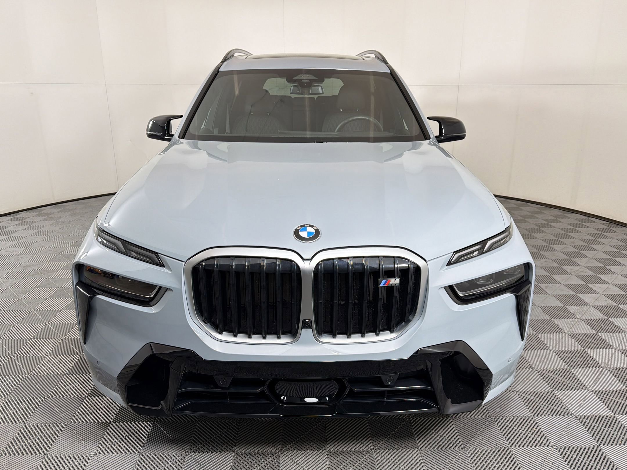 Used 2025 BMW X7 M60i w/ Climate Comfort Package AWD/4WD image 7