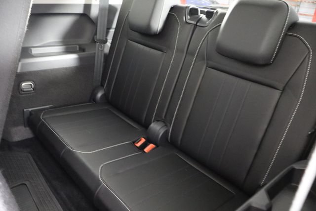 Used 2023 Volkswagen Tiguan SE FWD image 16