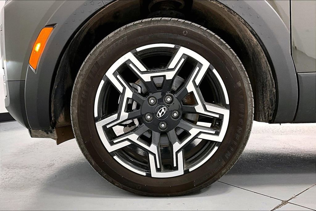 Used 2025 Hyundai Santa Cruz Limited image 11