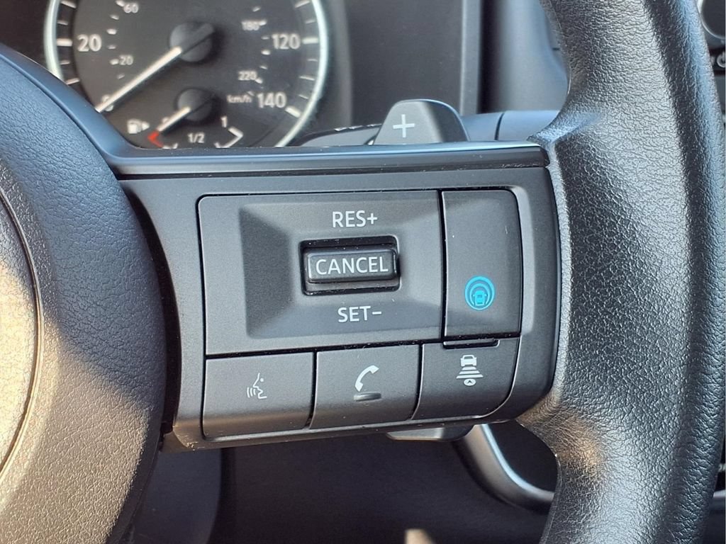 Used 2024 Nissan Rogue SV FWD image 17