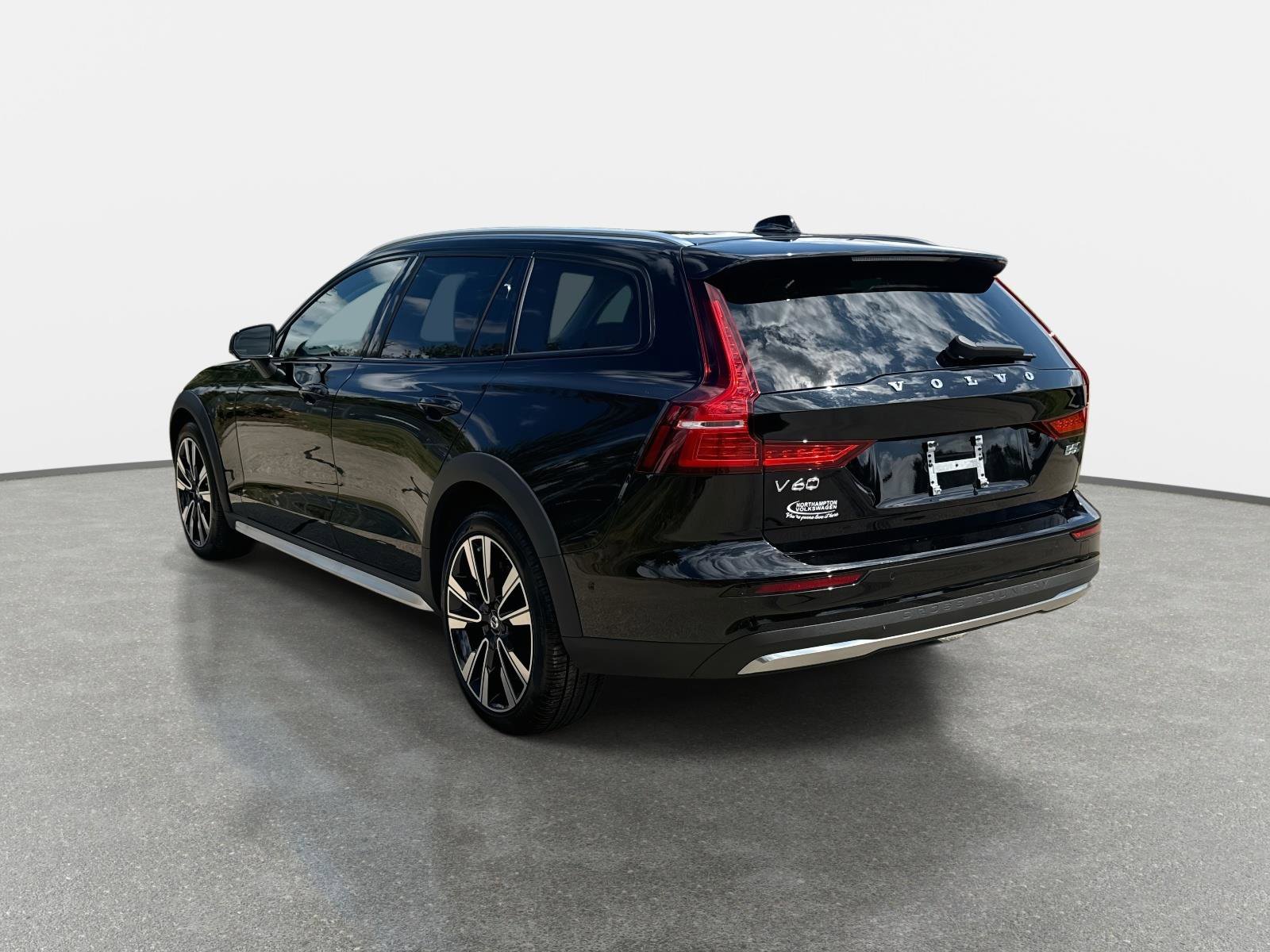 Used 2025 Volvo V60 B5 Cross Country Ultra w/ Climate Package image 7