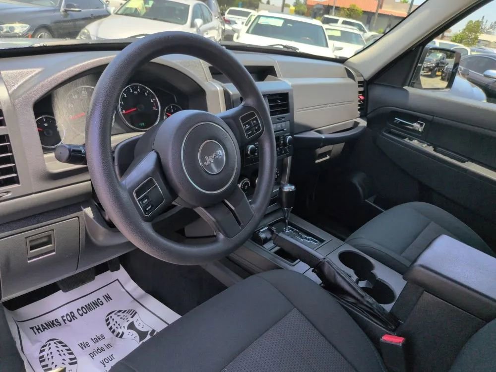Used 2011 Jeep Liberty Sport image 18