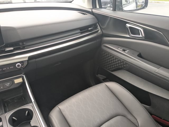 Certified 2025 Kia Carnival SX FWD image 17
