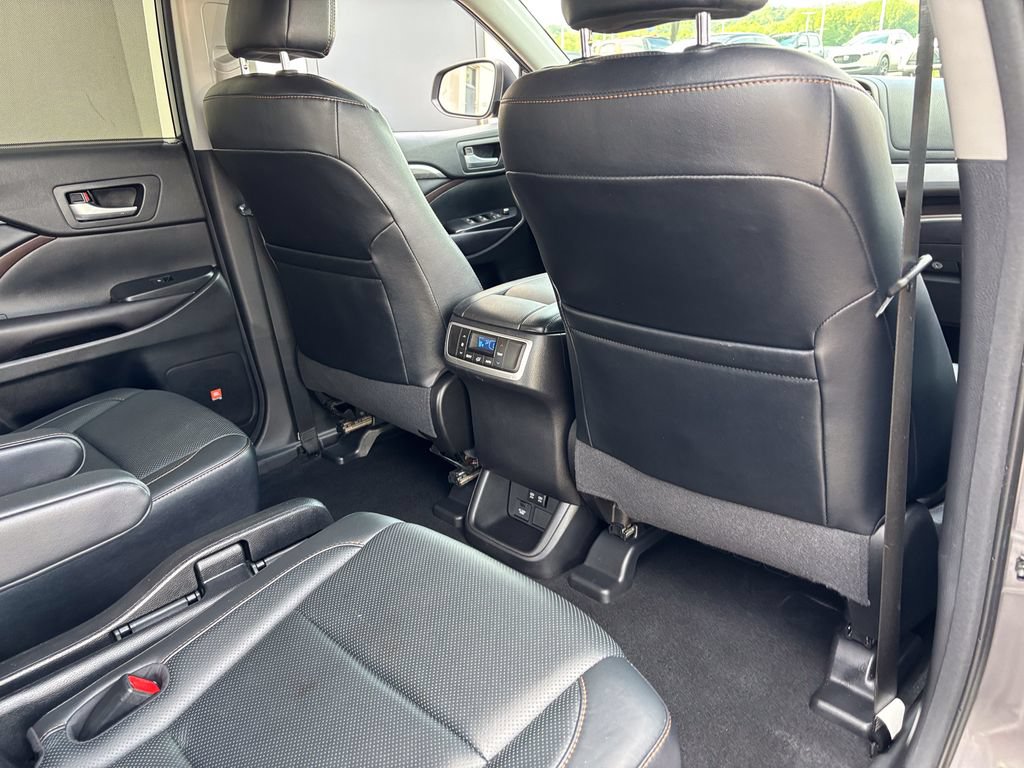 Used 2017 Toyota Highlander Limited AWD/4WD image 43