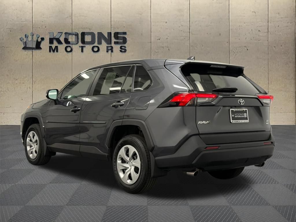 Used 2023 Toyota RAV4 LE AWD/4WD image 5