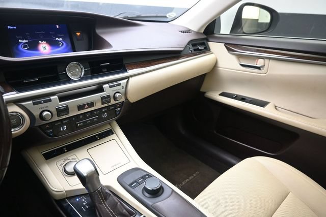 Used 2017 Lexus ES 350 w/ Premium Package FWD image 30
