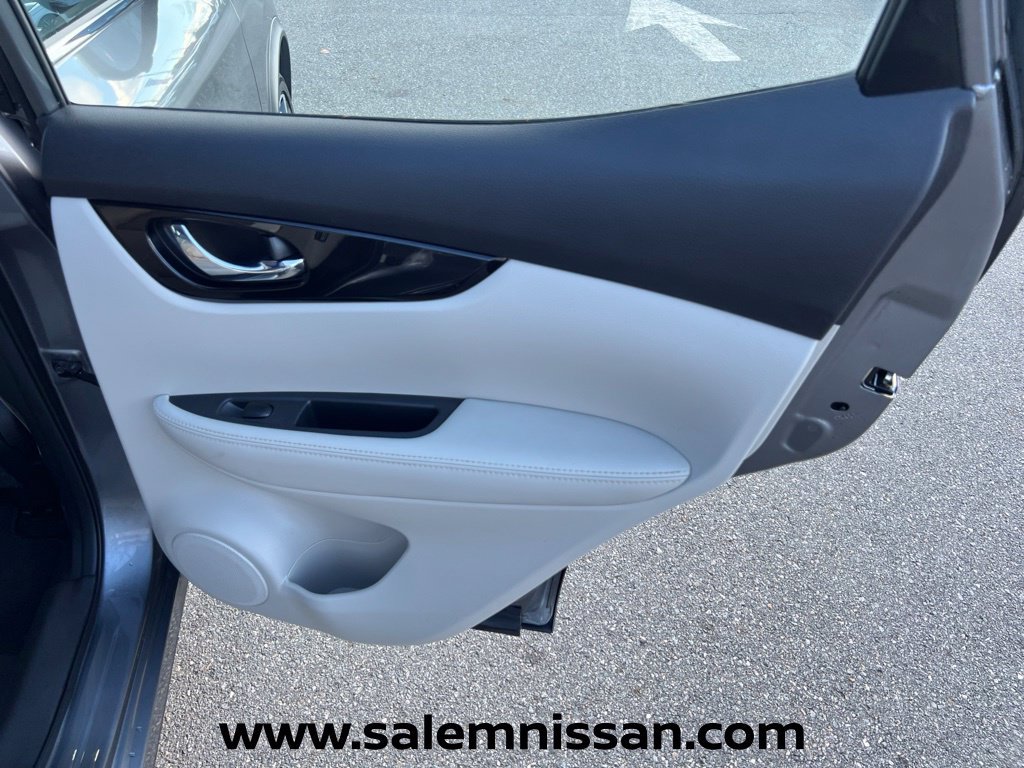 Used 2022 Nissan Rogue Sport SL AWD/4WD image 23