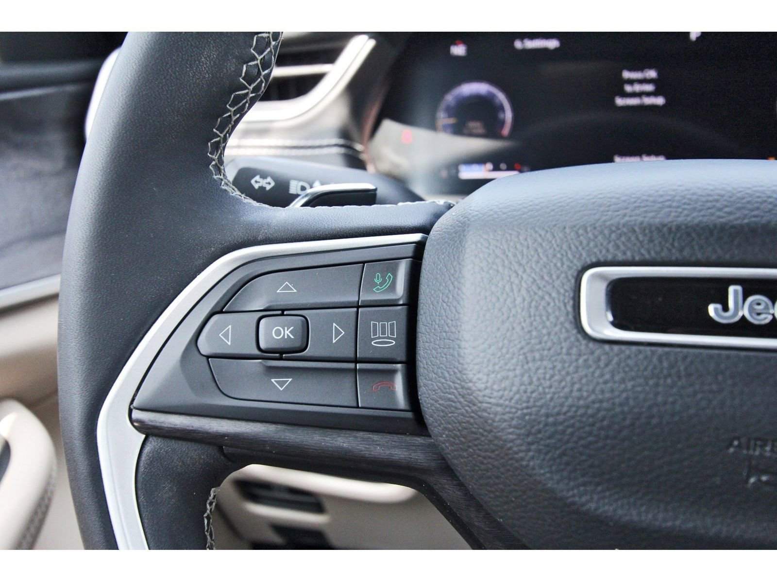 Used 2023 Jeep Grand Cherokee L Limited image 22