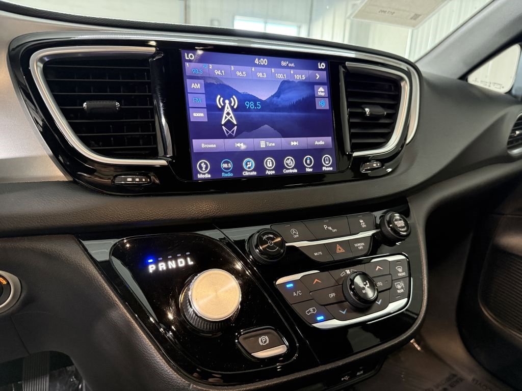 Used 2019 Chrysler Pacifica Touring-L Plus w/ S Appearance Package image 18