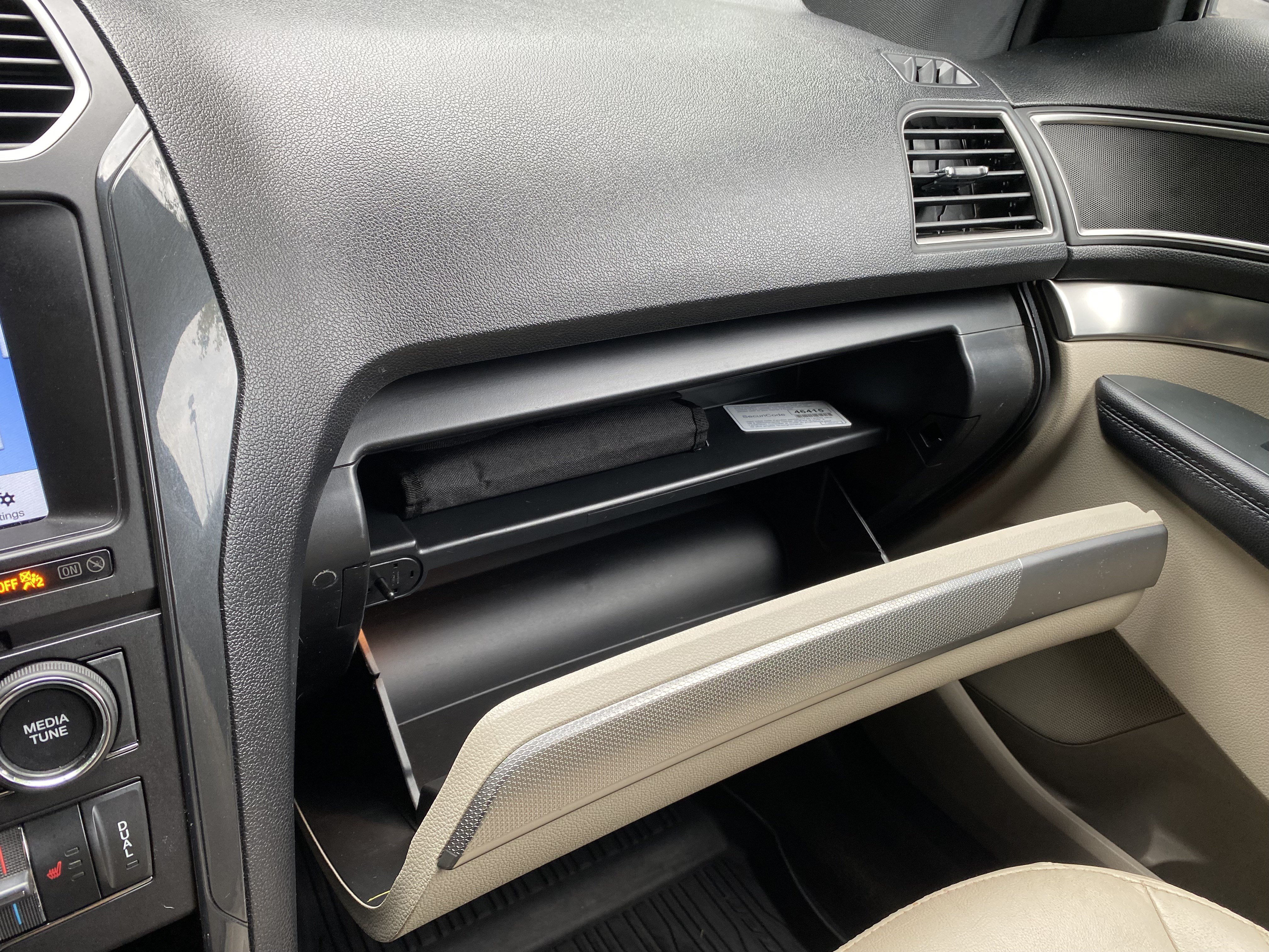 Used 2018 Ford Explorer XLT w/ Equipment Group 202A FWD image 30