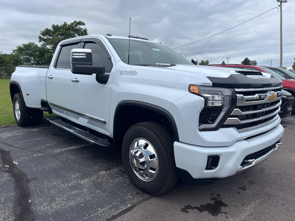 Used 2026 Chevrolet Silverado 3500 High Country w/ Technology Package AWD/4WD image 2
