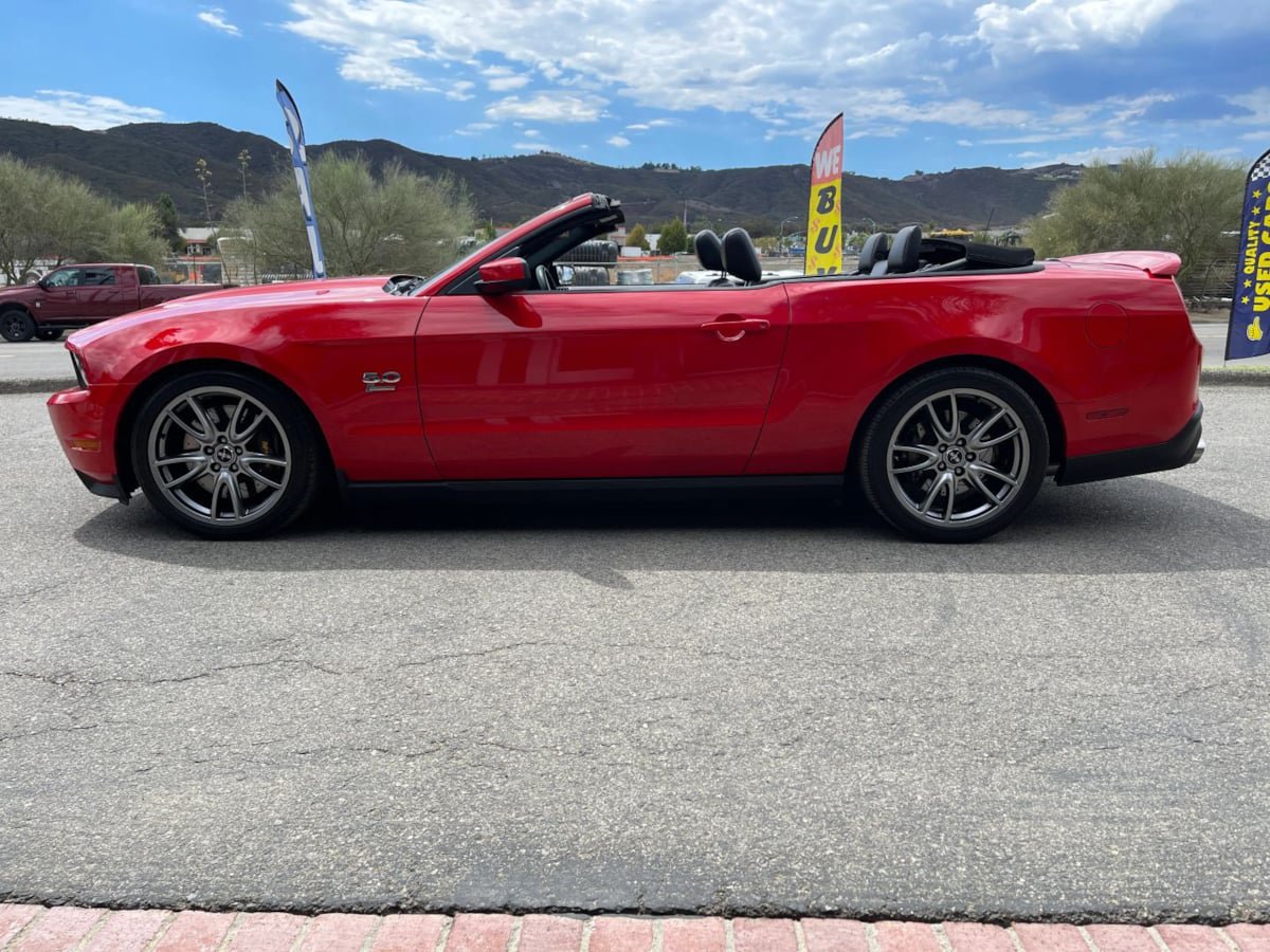 Used 2011 Ford Mustang GT Premium w/ Electronics Pkg RWD image 9