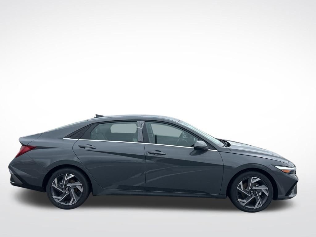 New 2026 Hyundai Elantra Limited image 5