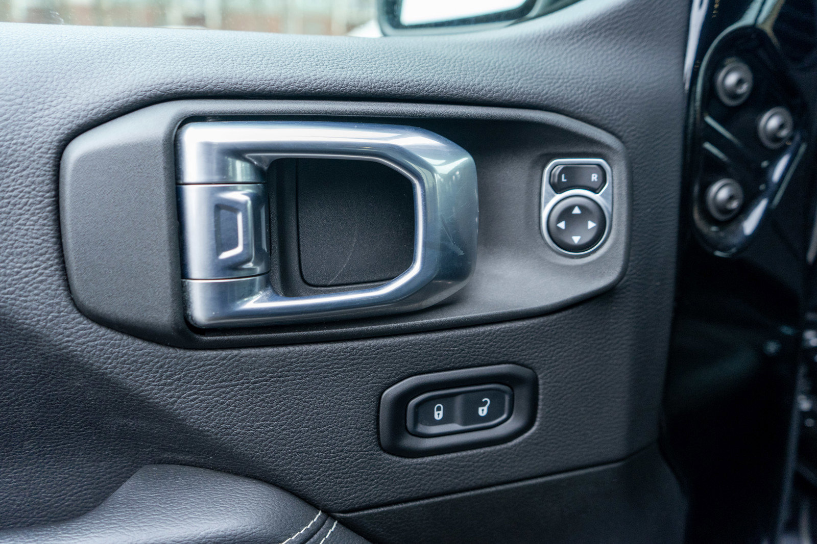 Used 2022 Jeep Wrangler Unlimited Sahara w/ Cold Weather Group image 15