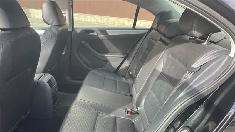 Used 2016 Volkswagen Jetta GLI SE FWD image 14