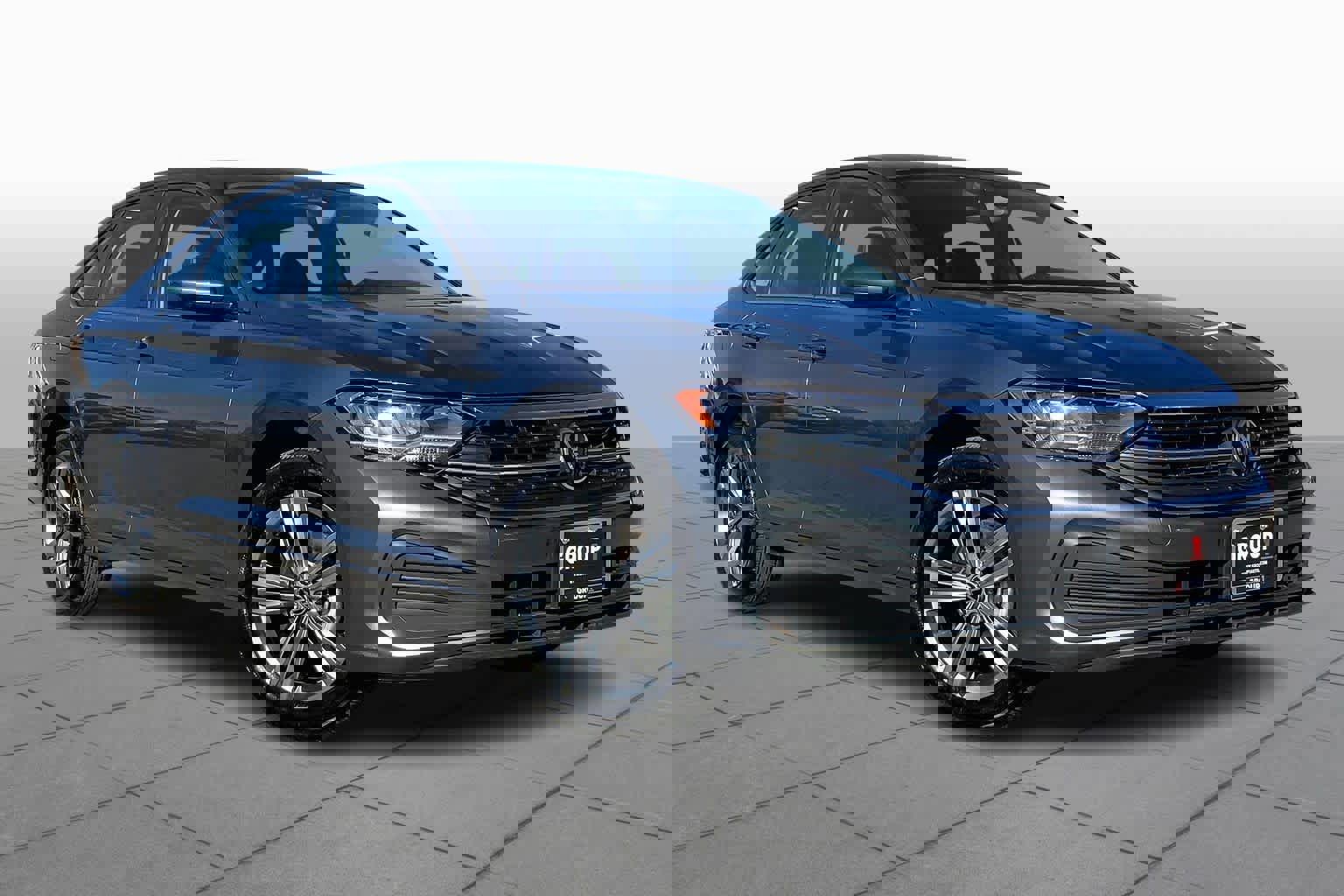 Used 2024 Volkswagen Jetta SE image 3