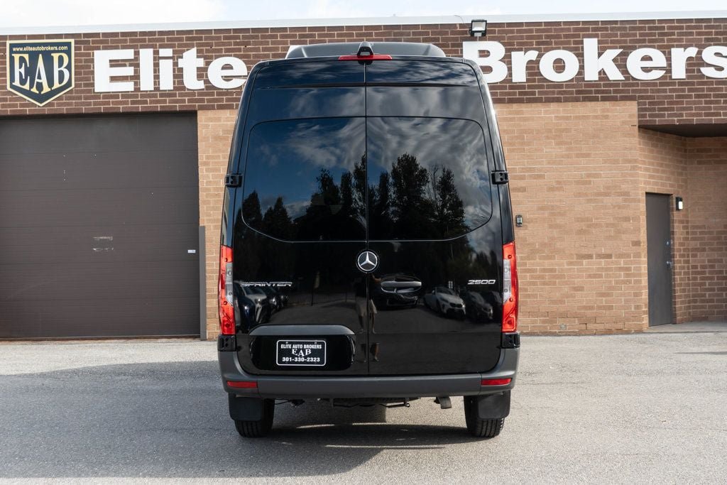 Used 2024 Mercedes-Benz Sprinter 2500 image 3
