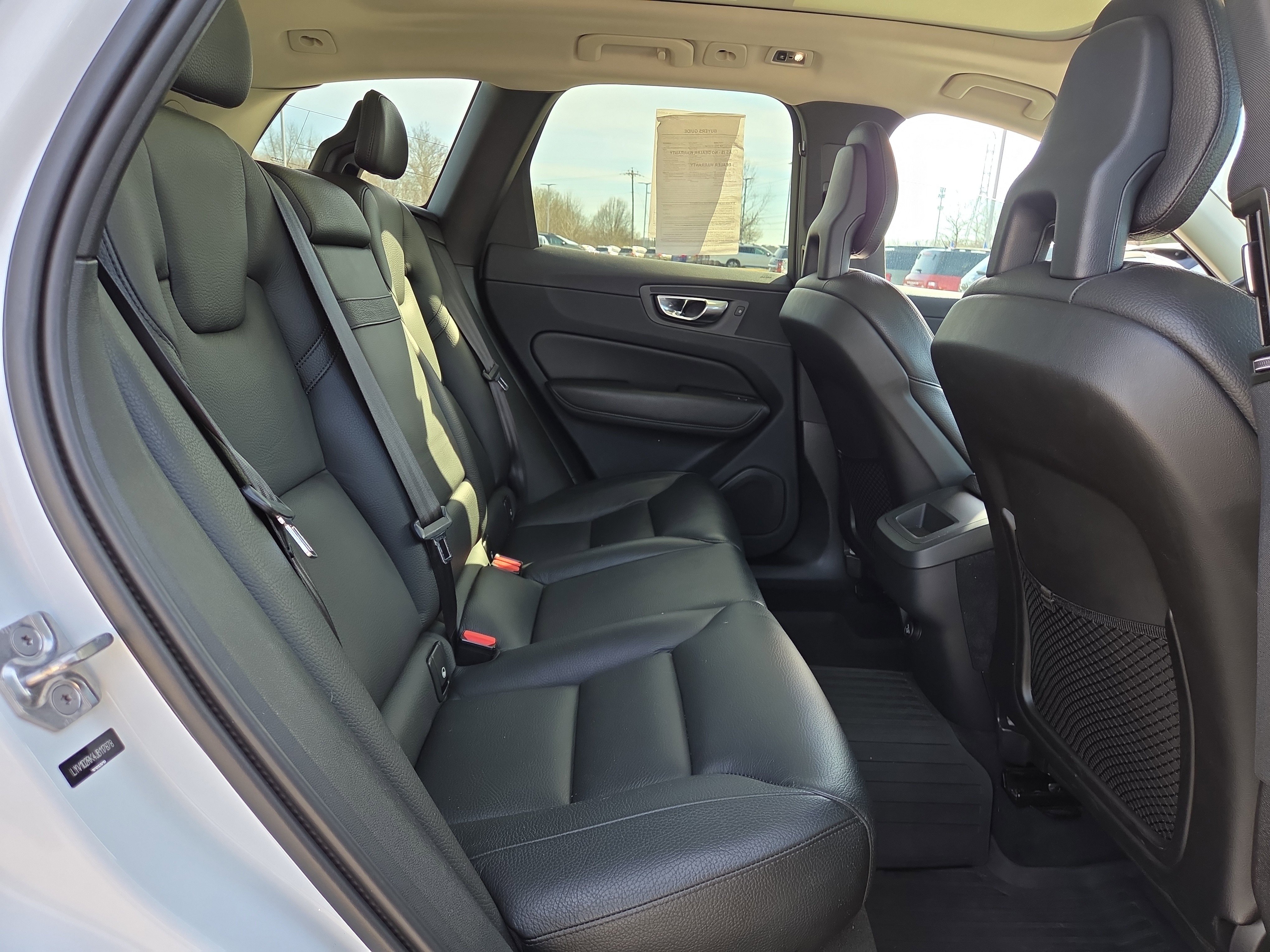 Used 2018 Volvo XC60 T5 Momentum w/ Convenience Package image 14