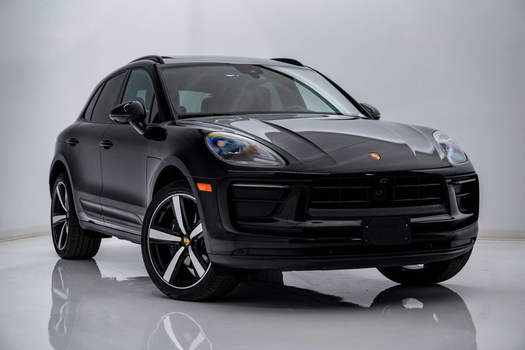 Certified 2025 Porsche Macan image 8