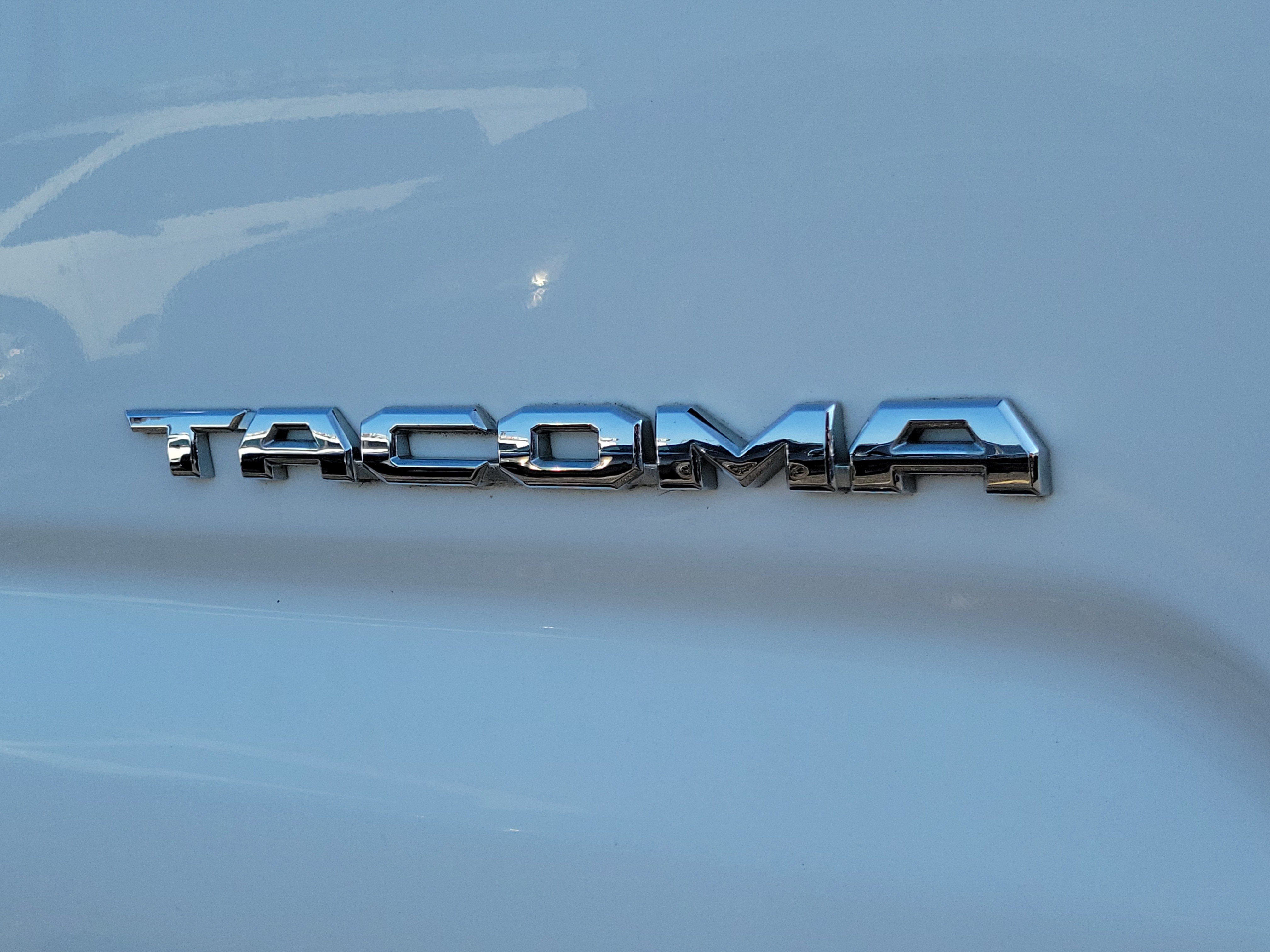 Used 2017 Toyota Tacoma TRD Off-Road w/ Tow Package (A/T) AWD/4WD image 6