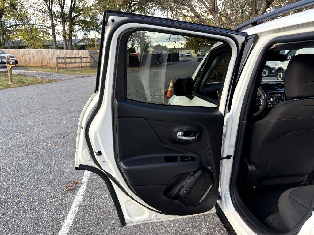 Used 2022 Jeep Renegade Sport w/ Sport Appearance Group image 8