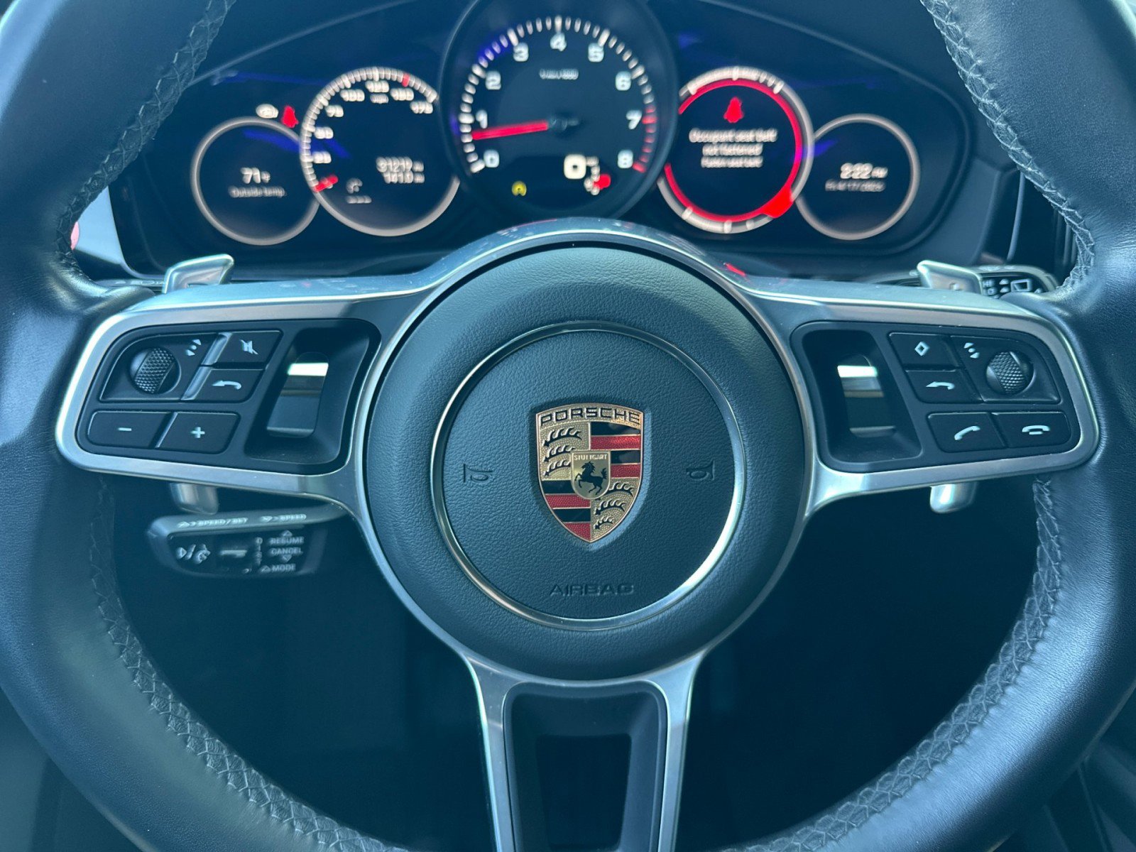 Used 2023 Porsche Cayenne Platinum Edition image 23