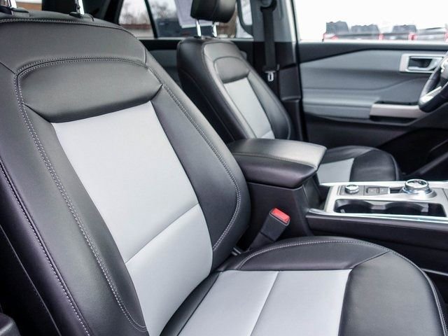 Used 2022 Ford Explorer XLT w/ Equipment Group 202A image 14