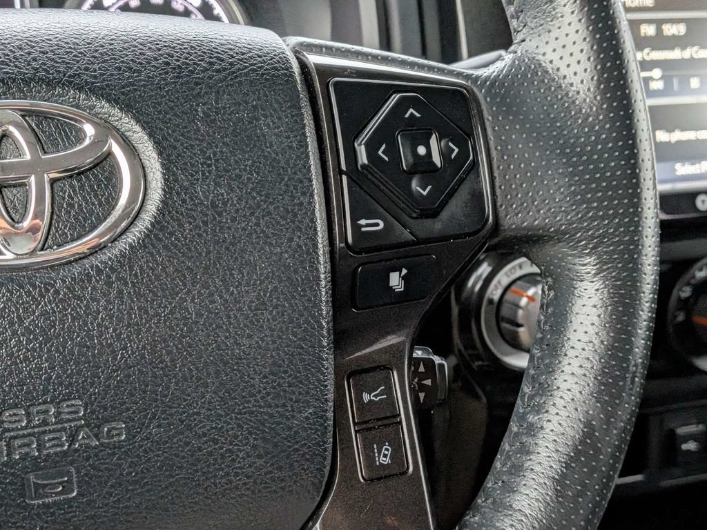 Used 2020 Toyota 4Runner Venture w/ Moonroof Package AWD/4WD image 23