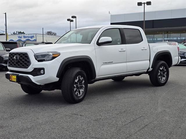 Used 2022 Toyota Tacoma TRD Off-Road image 3