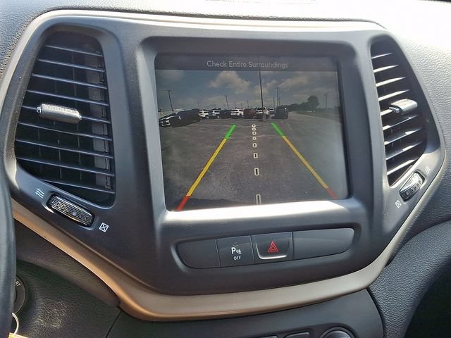 Used 2016 Jeep Cherokee Latitude w/ Safety/Convenience Group AWD/4WD image 24