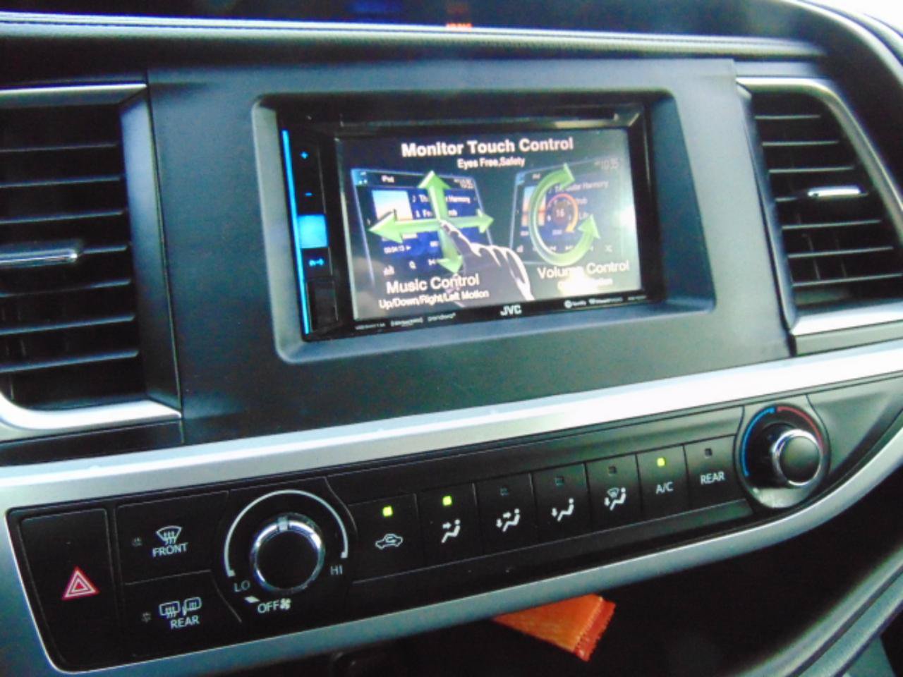 Used 2016 Toyota Highlander LE FWD image 18