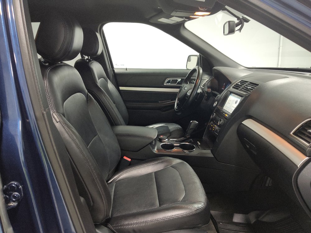 Used 2017 Ford Explorer XLT w/ Equipment Group 202A AWD/4WD image 21