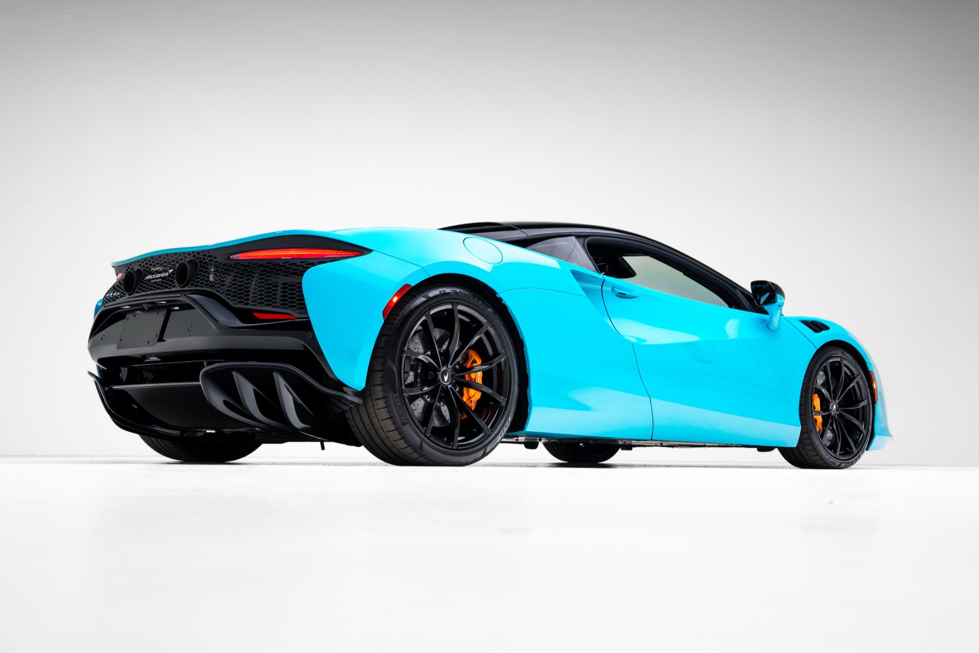 Used 2023 McLaren Artura image 46