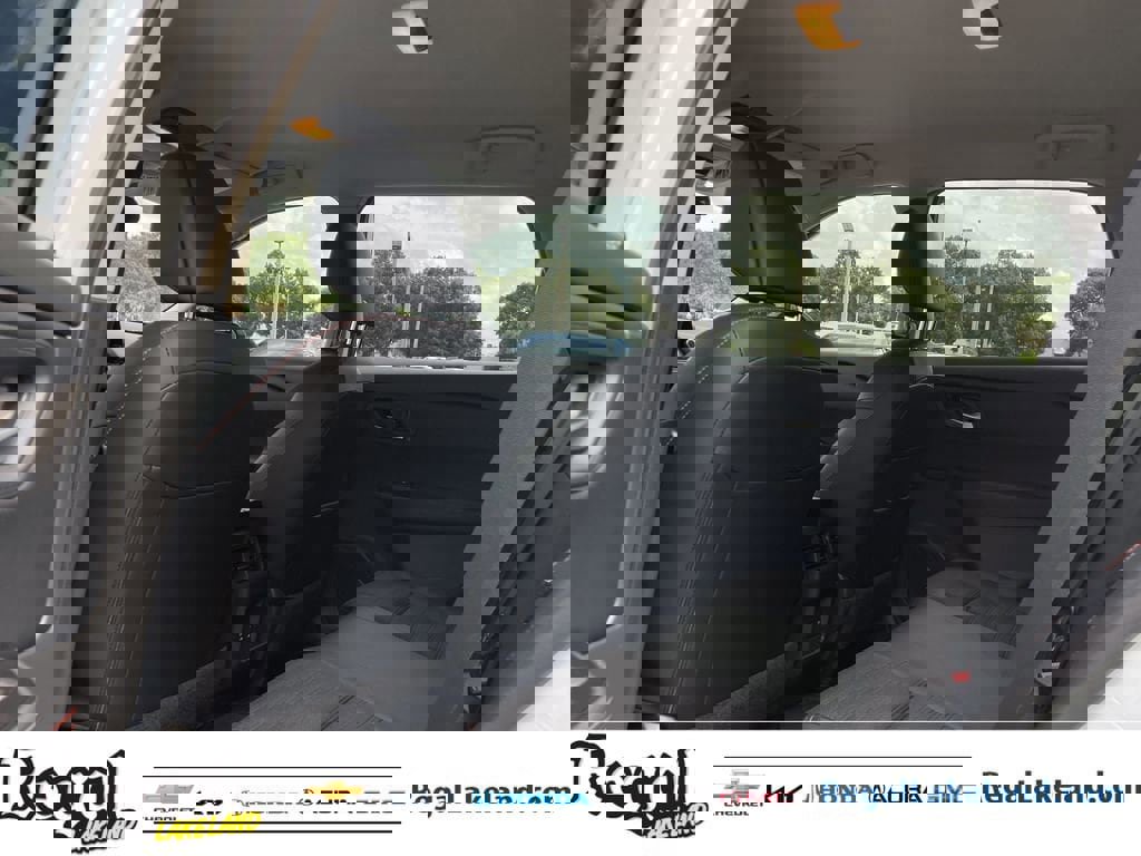 Used 2025 Nissan Rogue SV image 17