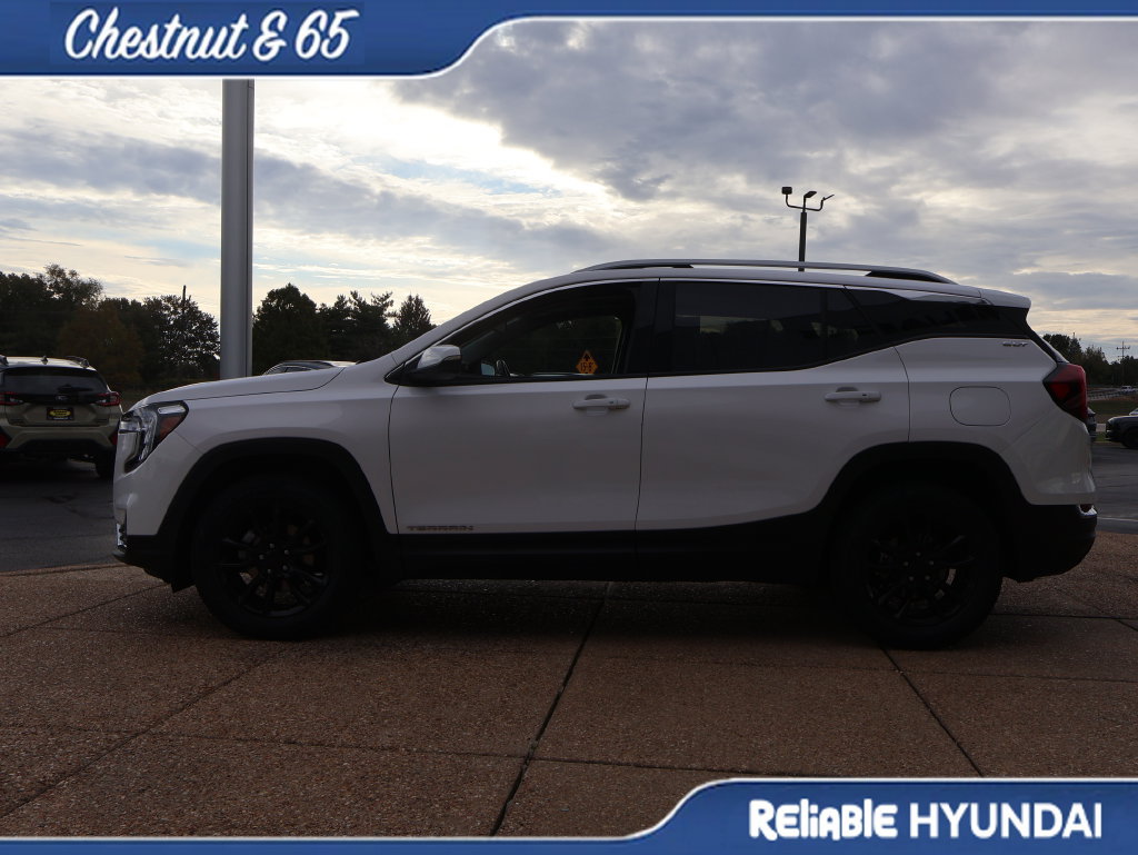 Used 2022 GMC Terrain SLT AWD/4WD image 3