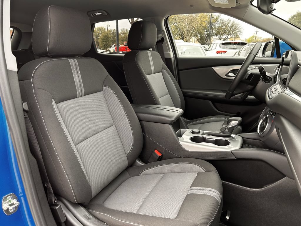 Used 2025 Chevrolet Blazer LT AWD/4WD image 28