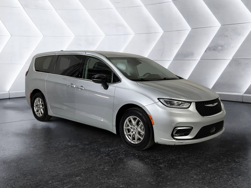 Used 2024 Chrysler Pacifica Touring-L