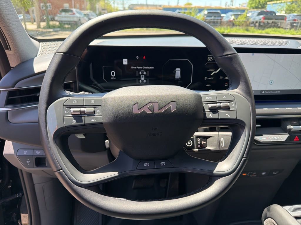 Certified 2025 Kia EV9 Land w/ Towing Package AWD/4WD image 14