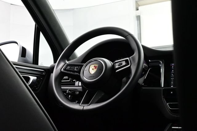Certified 2025 Porsche Macan AWD/4WD image 19