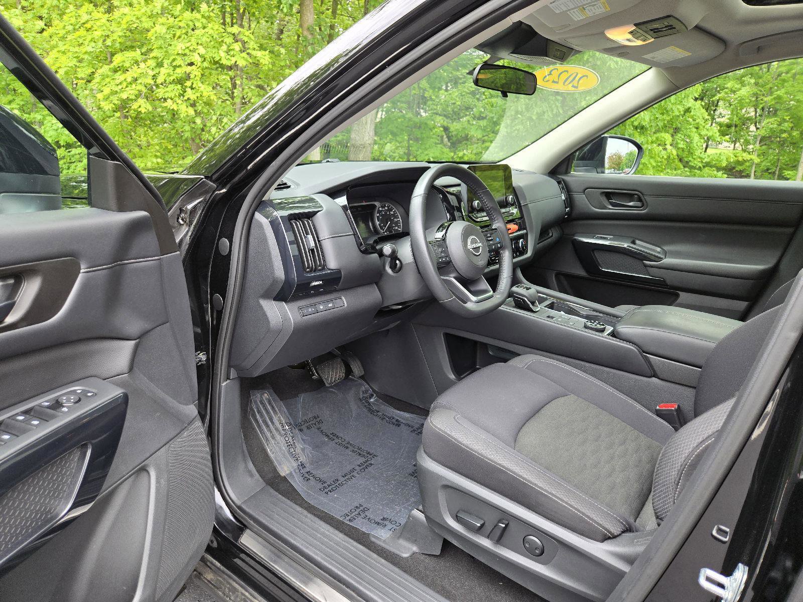 Used 2023 Nissan Pathfinder SV w/ SV Premium Package AWD/4WD image 12