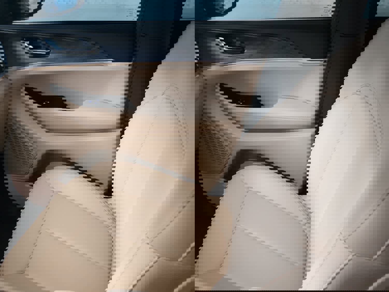 Used 2024 Jeep Grand Cherokee Limited w/ Black Appearance Package image 25