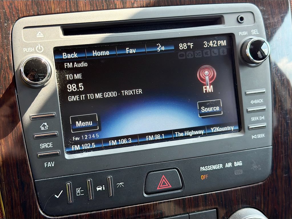Used 2017 Chevrolet Traverse LT w/ Style and Technology Package FWD image 31