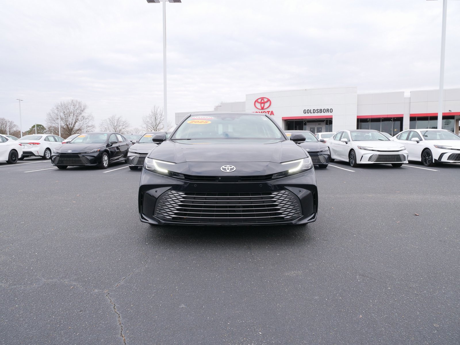Used 2025 Toyota Camry XLE image 9